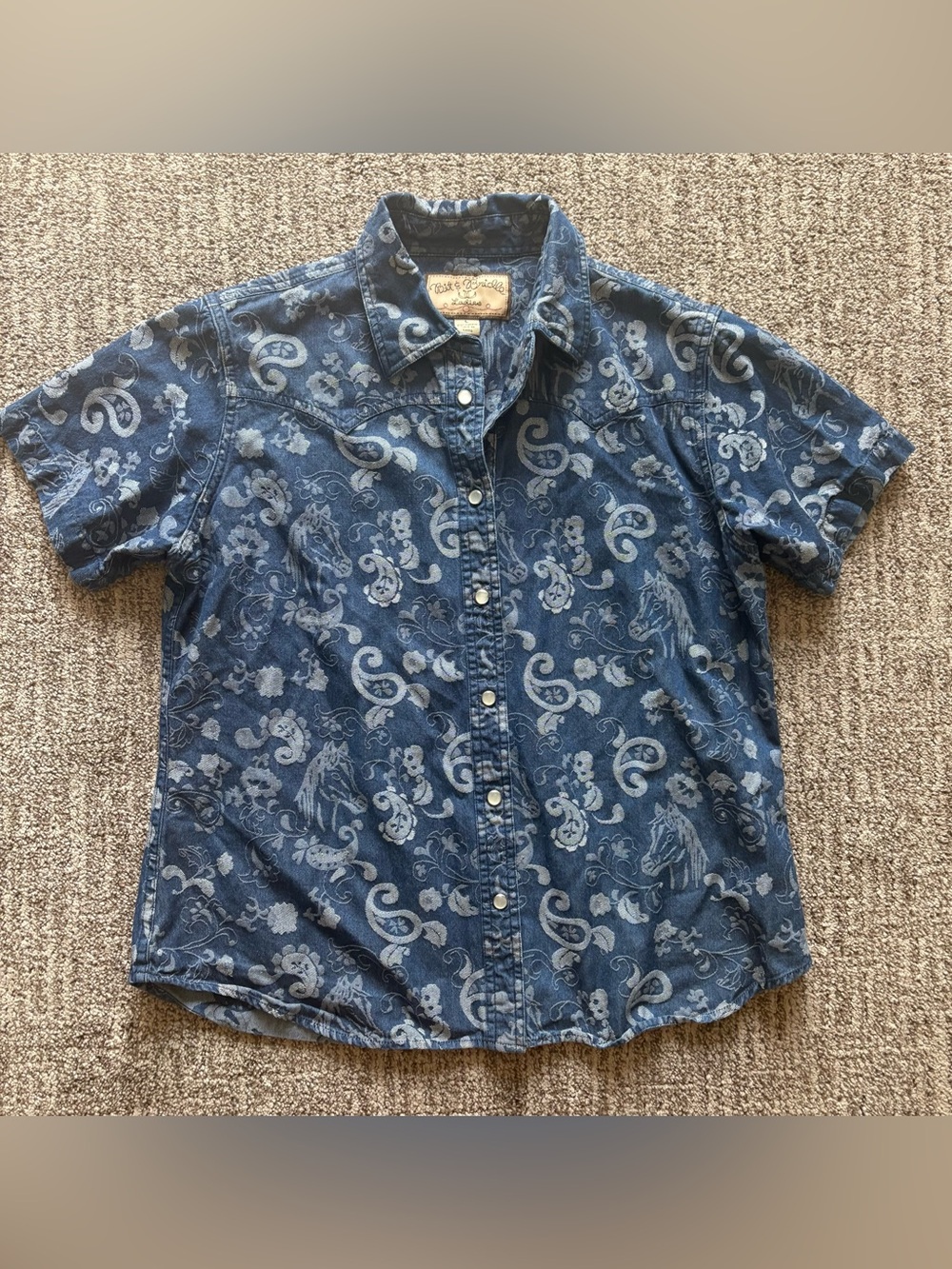 Bit & Bridle women’s short sleeve denim paisley pearl snap shirt size Large